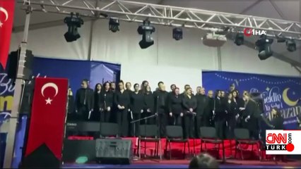 Onlarca kişi üzerindeyken sahne çöktü! İşte o anlar...