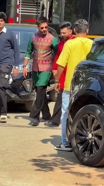 Vicky Jain & Rahul Vaidya at t Laughter Chefs Unlimited Entertainment S2