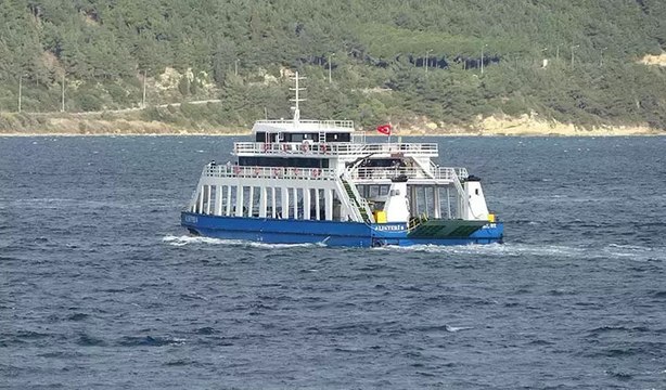Bozcaada ve Gökçeada feribot seferlerine fırtına engeli