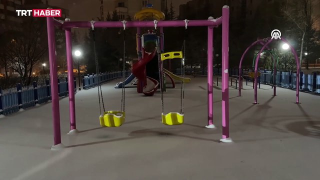 Ankaralılar güne kar yağışı ile uyandı