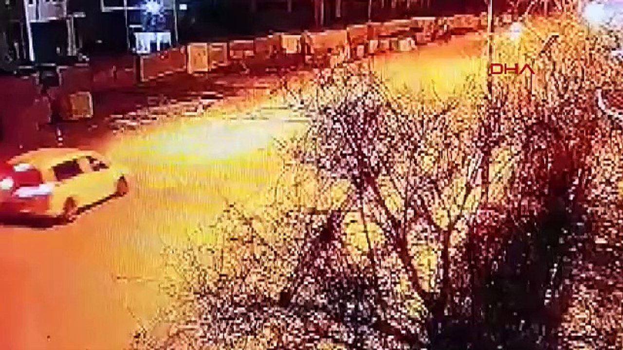 Film gibi kovalamaca kamerada: Polis aracı motosikleti böyle durdurdu