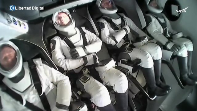 Ameriza la nave con los astronautas rescatados de la Estación Espacial