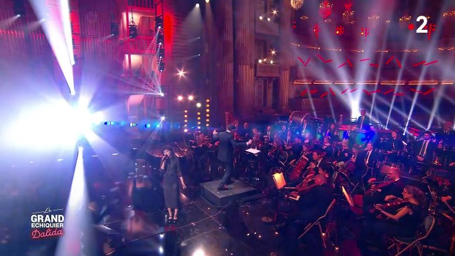 Barbara Pravi reprend Mourir sur scène de Dalida en live, et c'est magnifique !