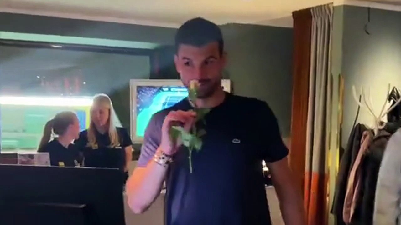 Tennis - Miami 2025 - Grigor Dimitrov surprend une fan et lui offre une rose pour son anniversaire