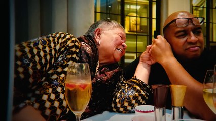 La madre de las estafas Tráiler VO