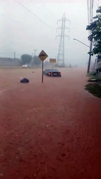 Chuva forte causa estragos em Campo Grande