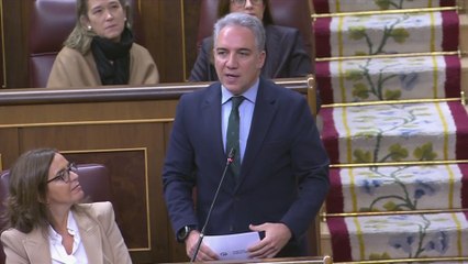 María Jesús Montero se queda sin voz en mitad de su intervención y no puede seguir