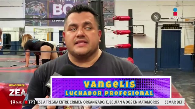 Atalo Mata se subió a un cuadrilátero para aprender algunas llaves de la lucha libre mexicana