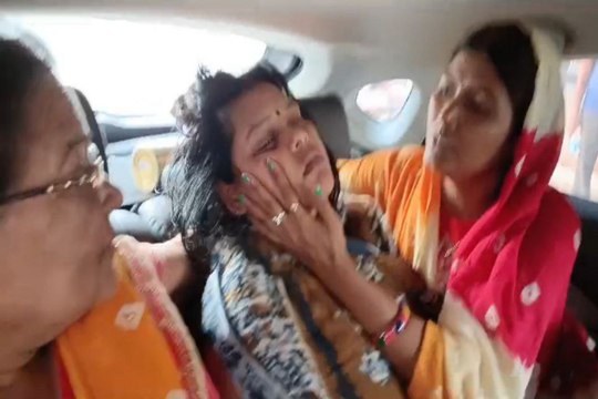 Ambikapur Crime: Video: घर में घुसकर मारपीट, ईंट-पत्थर से भी हमला, महिला बेहोश, पार्षद के पुत्र समेत 9 के खिलाफ अपराध दर्ज