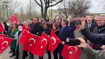 CHP milletvekilleri, İmamoğlu'nun gözaltı kararına tepki için Meclis'ten parti genel merkezine yürüdü