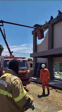 Teto de igreja desaba e deixa um ferido