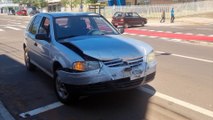 Pedestre é atropelado após colisão entre dois carros no Bairro Universitário