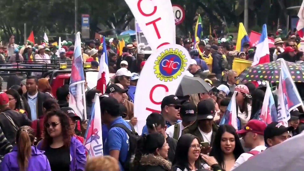 Defensores de las reformas laboral y de la salud de Petro salen a las calles de Colombia
