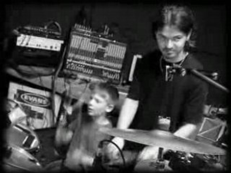 Hugo & Bruno ensemble aux percus!