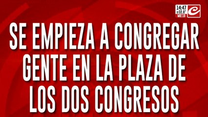 Se empiezan a congregar gente en la plaza de los Dos Congresos: se espera un megaoperativo policial