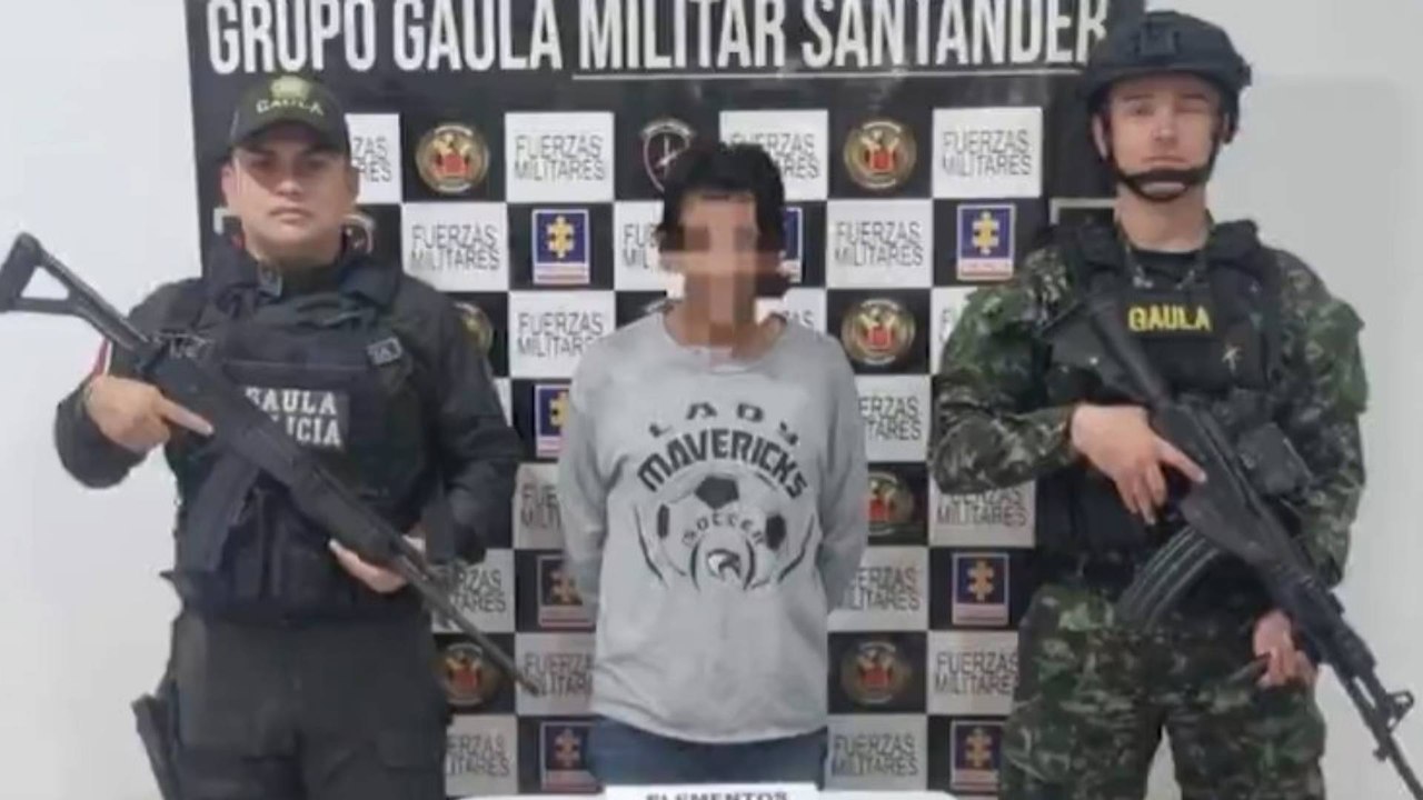 Padrastro utilizaba a su hijastra para extorsionar a comerciantes por medio de fotos íntimas en Santander