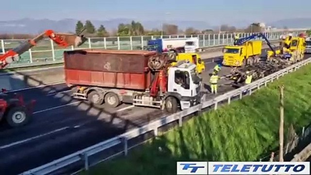 Video News - Incendio in A4, disagi alla viabilità