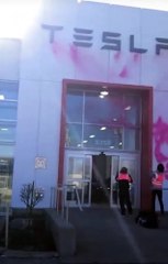 Grupos terroristas de izquierda atacan los autos Tesla en todo el país
