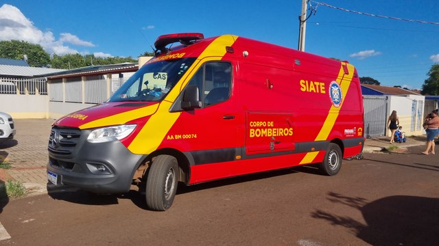 Mulher tem ferimento no tornozelo após descer escada em CMEI do Bairro Interlagos