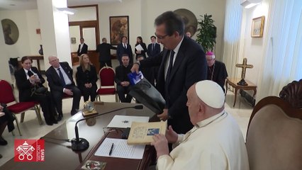 El Papa ya no necesita ventilación mecánica no invasiva y se confirma su mejoría