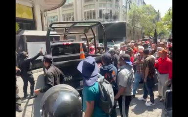 Patrulla e integrantes de la CNTE