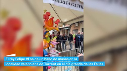 Felipe VI visita las fallas de Torrent, en Valencia