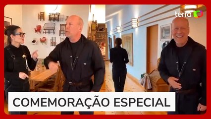 Bruce Willis e Demi Moore dançam em vídeo para comemorar 70 anos do astro