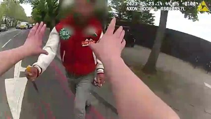 Police officer tackles knifeman