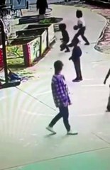 Menino de 9 anos salva colega engasgado com manobra aprendida no YouTube