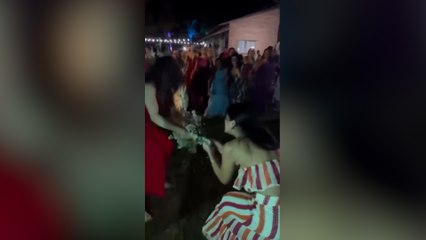 Briga entre "secretárias"? Buquê de casamento de Amado Batista é disputadíssimo; veja o vídeo