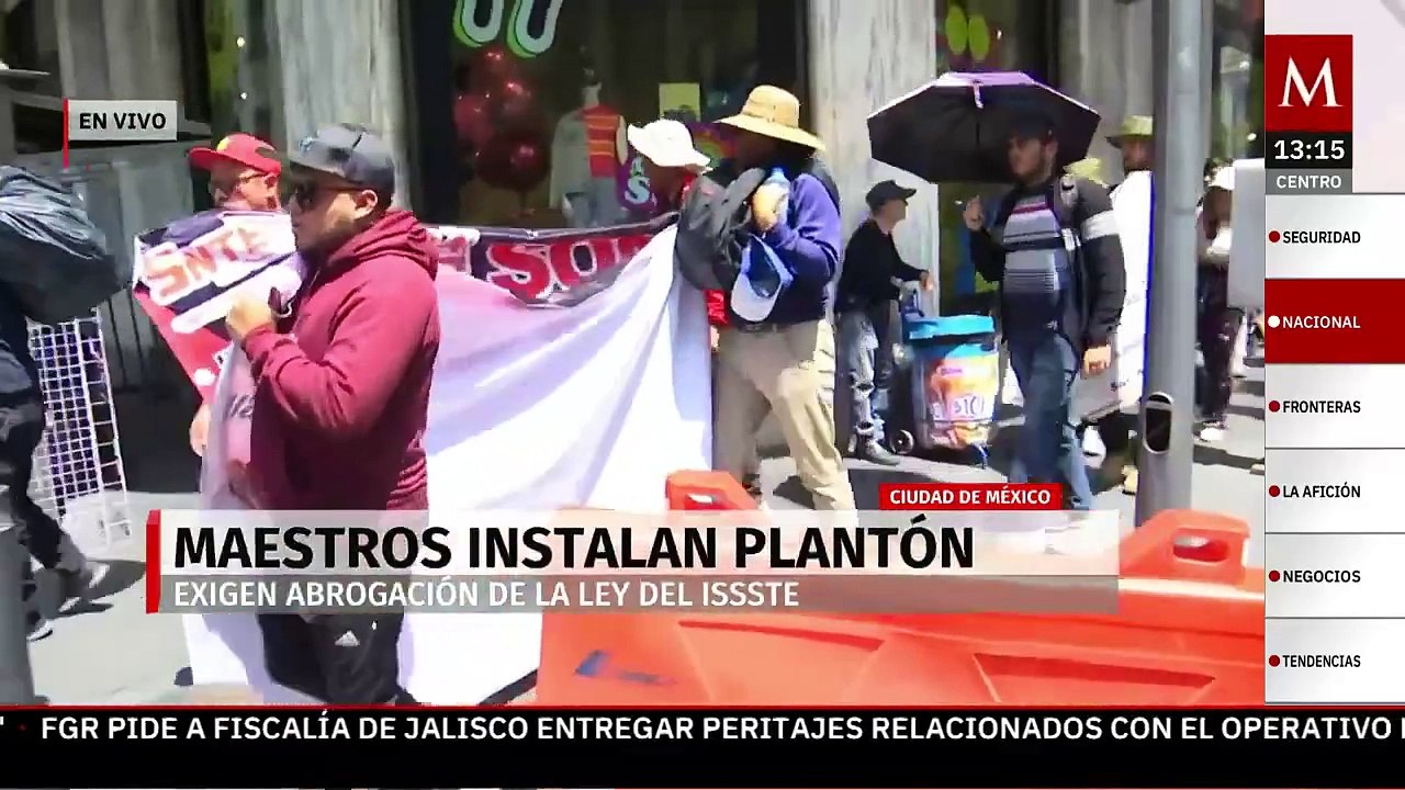 Maestros de la CNTE pelean con policías por vallas en calles del Centro de CdMx