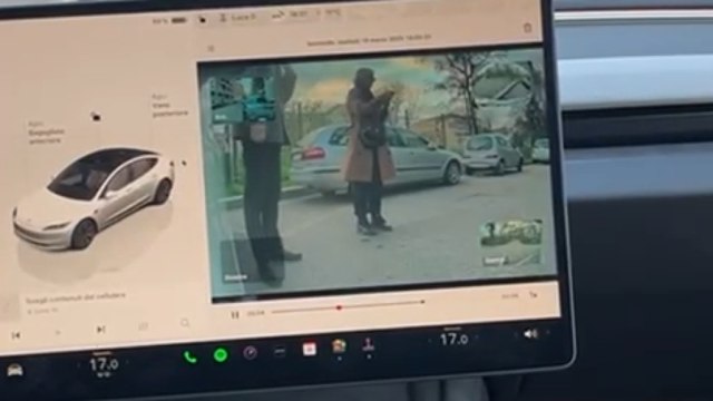I «teslisti» d'Italia: «Vi faccio vedere come si difende una Tesla: così sventa furti e atti di vandalismo»