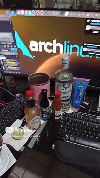 muchas botanas y bebidas en la oficina con el show de shialeweb #shorts frituras y ron blanco