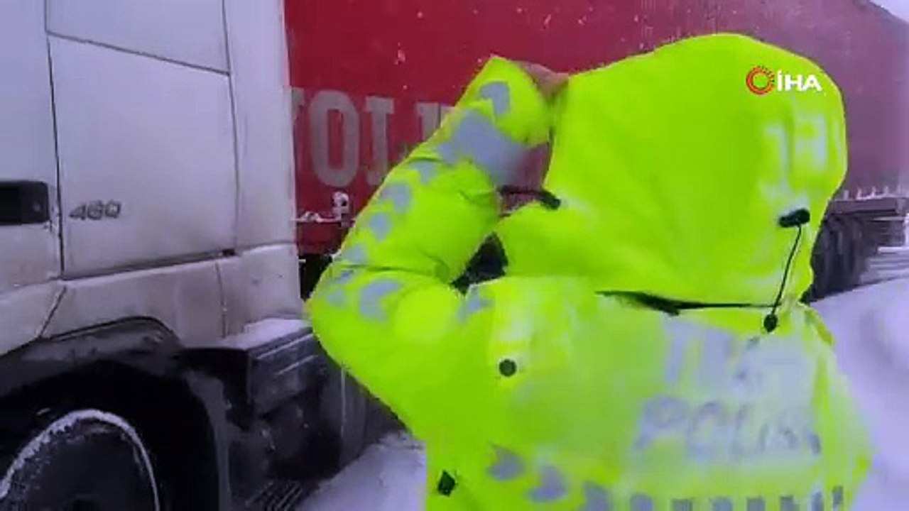 Erzincan’da kar ve tipi ulaşımda aksamalara neden oldu