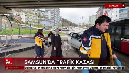 Samsun'da ani manevra yapan otomobil refüje çıktı