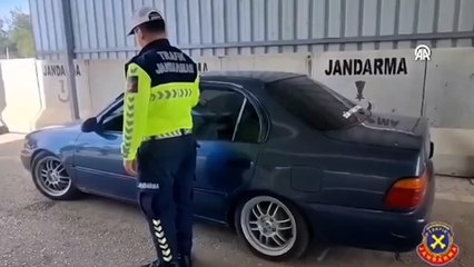 Adana'da modifiyeli otomobil trafikten men edildi