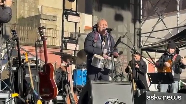 Video Pino Daniele, il concerto-tributo in Piazza del Gesù a Napoli