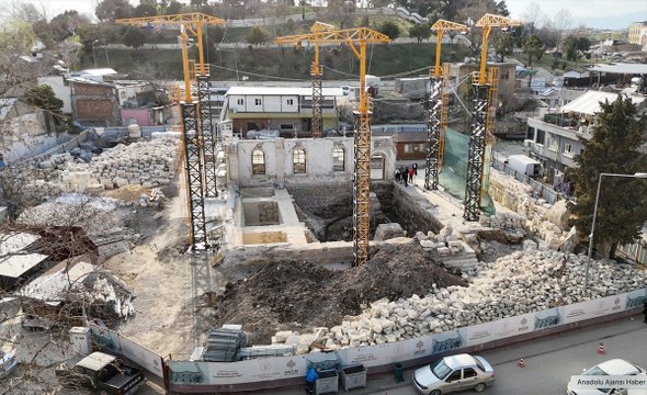 Depremin izleri siliniyor! Ulu Cami yeniden ibadete açılacak