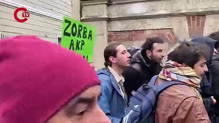 Galatasaray Üniversite'si öğrencileri Muharrem İnce ile Beşiktaş'a doğru yürüyor