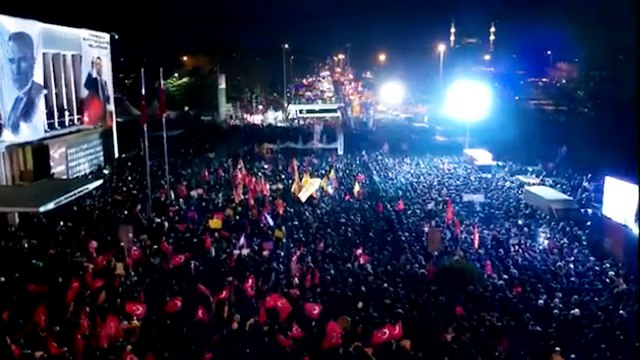 A Istanbul, des milliers de personnes manifestent contre l'arrestation du maire Ekrem Imamoglu