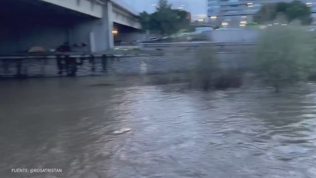 Las lluvias llenan el río Manzanares y el Ayuntamiento pide precaución ante el peligro por desbordamiento