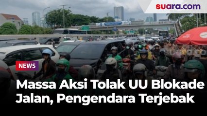 Massa Aksi Tolak UU TNI di DPR Blokade Jalan Gatot Subroto, Pengendara Terjebak!