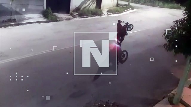 VIDEO: Vecinos captan maniobras peligrosas de motociclistas en plena avenida