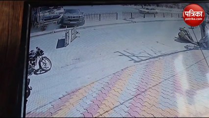 सहारनपुर में कार और ट्रक की टक्कर, देखिये लाइव वीडियो