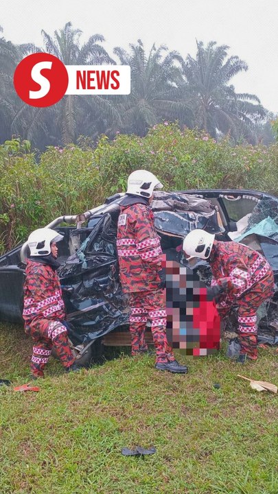 Man killed in fatal collision involving lorry, pickup truck in Kota Tinggi