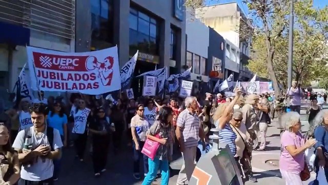 Una multitud marchó en Córdoba por los jubilados