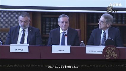 Draghi ai parlamentari: "Vedo che guardate gli orologi, quindi vi ringrazio per l'attenzione"