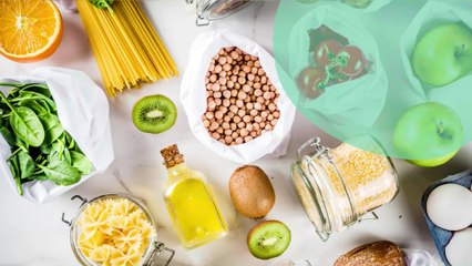 Soufflé au caviar d'aubergine, réduction de tomate fraîche et sa tuile au parmesan