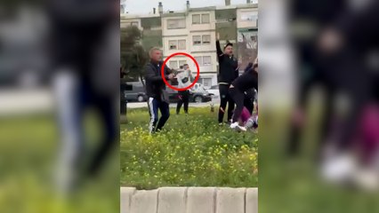 Un herido de bala durante una reyerta multitudinaria en una plaza de Granada