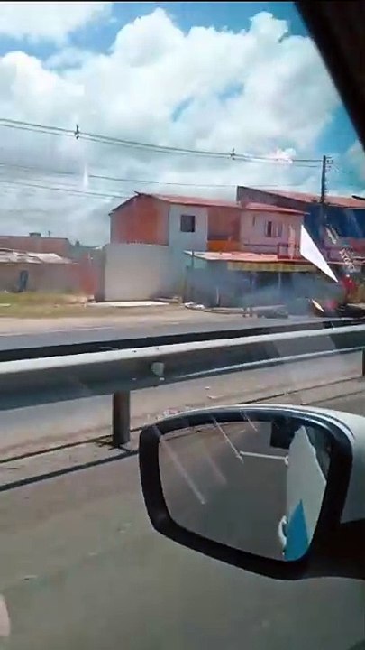Moradores de Marechal bloqueiam AL-101 Sul em protesto contra a falta d'água